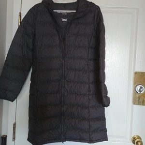 Aritzia TNA The Little Puff Long Packable puffer